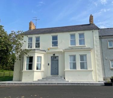 Londonderry House | Brackfield House double and single bed free breakfast parking strong wifi