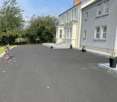 Londonderry House | Brackfield House double and single bed free breakfast parking strong wifi