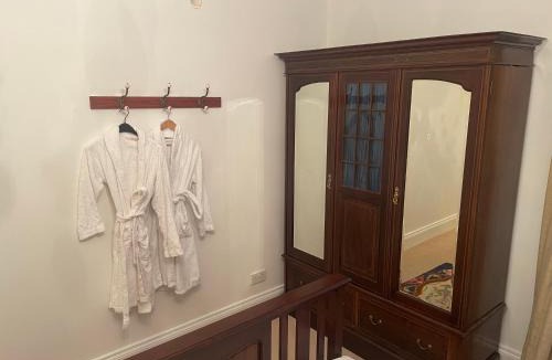 Londonderry House | Brackfield House double and single bed free breakfast parking strong wifi