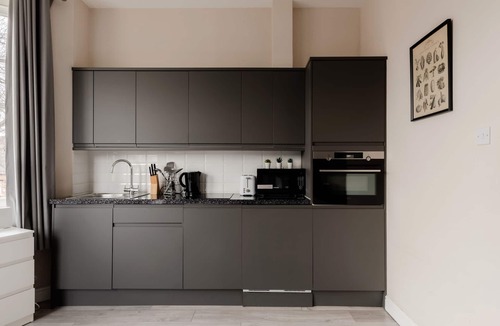 South Hampstead Apartment | Brand New Triple Studio Finchley Road F9