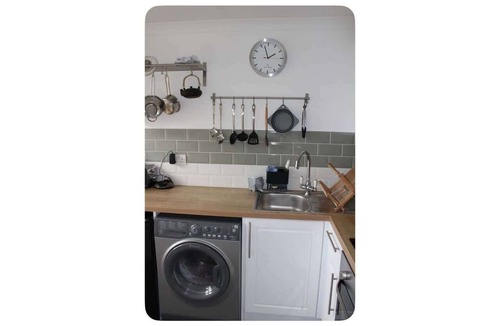 Fairfield Apartment | Bright 1BDR Flat Walk To Station