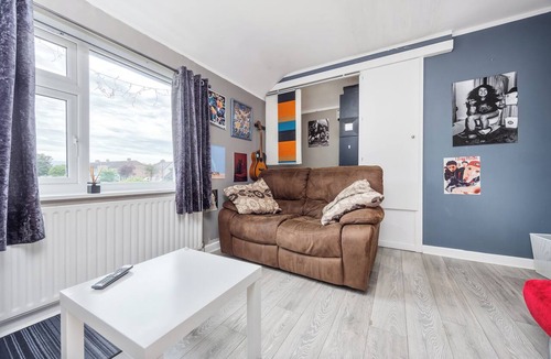 Haroldʼs Cross Apartment | Bright 1BR Flat w/Free Parking & Easy City Access