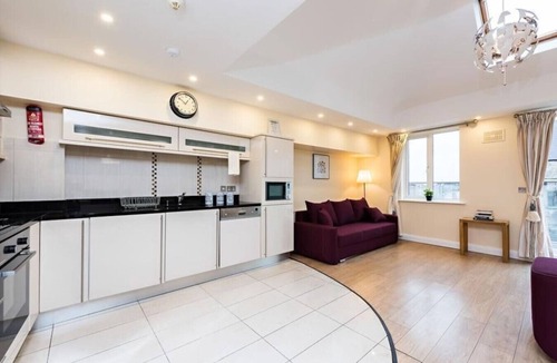The Liberties Condo | Bright 2 Bed Apartment - Incredible Balcony Views