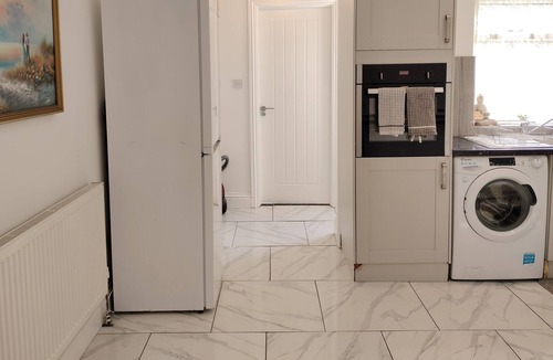 Abbey Wood House | Bright Beautiful Twin Bedroom For Rent at Abbey Wood Station