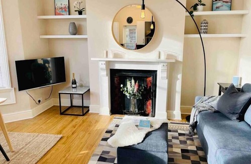 Bath Apartment | Bright, spacious apartment with off-road parking