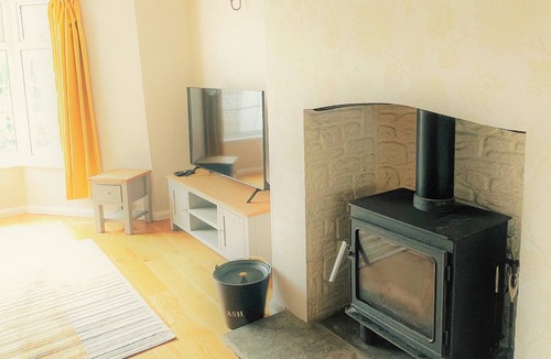 Swindon Cottage | Bright, warm cottage -superb views, private garden