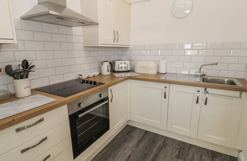 Llandwrog Cottage | BRYN BETHEL, family friendly, with open fire in Bontnewydd, Gwynedd