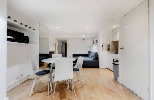 South Hampstead Apartment | Budget One Bedroom with Garden Near Finchley Rd 12