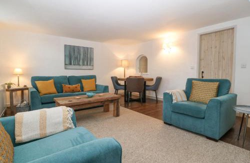 Edern House | Bwthyn Cerrig Man Pebble Cottage