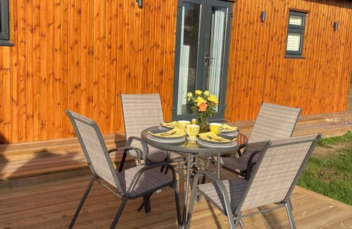 Herne Bay Cabin | CABIN BY THE SEA CLOSE TO CANTERBURY AND DOVER, LOVELY OUTSIDE SEATING
