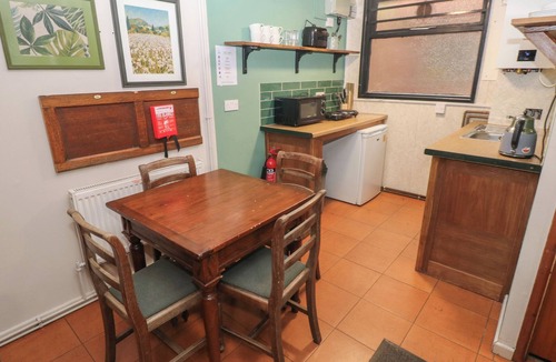 Port Talbot Cottage | CABIN NO. 2 - SALT AND FERN CABINS, family friendly in Port Talbot