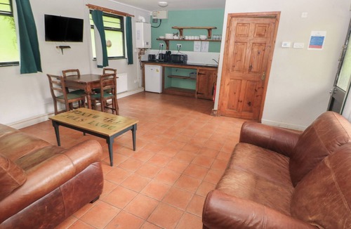 Port Talbot Cottage | CABIN NO. 8 - SALT AND FERN CABINS, family friendly in Port Talbot