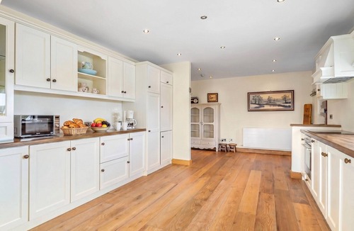 Callow House | Calla Lookout Lake Views