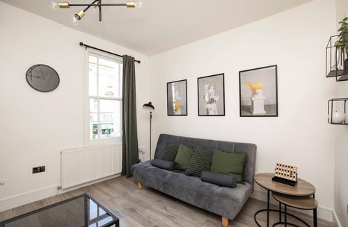 Camberwell Apartment | Camberwell Apartment - Stylish 4 Bed