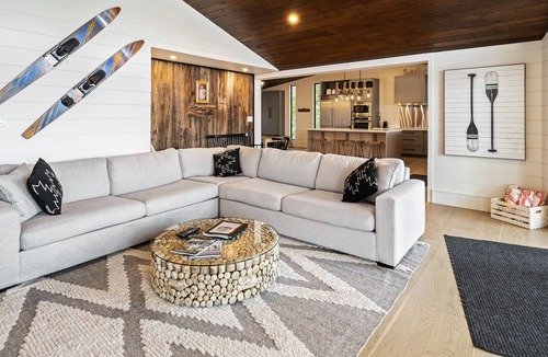 Gravenhurst Cottage | CAMP KAHSHE | Luxury Beachfront Muskoka Cottage Rental