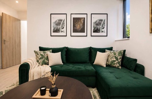 Rumney Apartment | Cardiff Bloc | Skyline Duplex for Groups | Sleep 8