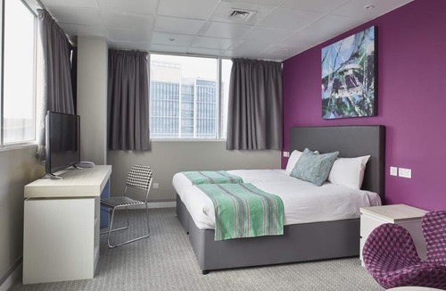 Cardiff City Centre Hotel | Cardiff Bute Terrace Hotel By Belvilla