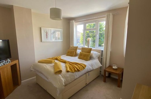 Kenfig Hill House | Carol's Place, 3 Room Types Available, close to Margam Park, Porthcawl, M4 J37