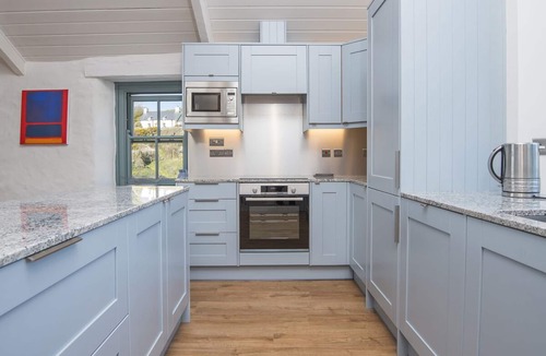 Haverfordwest Cottage | Carreg Samson, Holiday Cottage Abercastle, Sleeps 8, 4 bedrooms, bathrooms