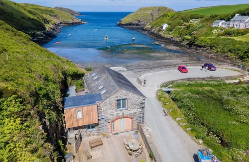 Haverfordwest Cottage | Carreg Samson, Holiday Cottage Abercastle, Sleeps 8, 4 bedrooms, bathrooms