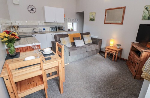 Scarborough Cottage | CARTERS, with hot tub in Burniston