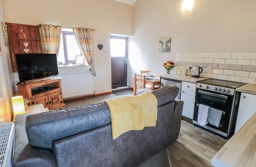 Scarborough Cottage | CARTERS, with hot tub in Burniston