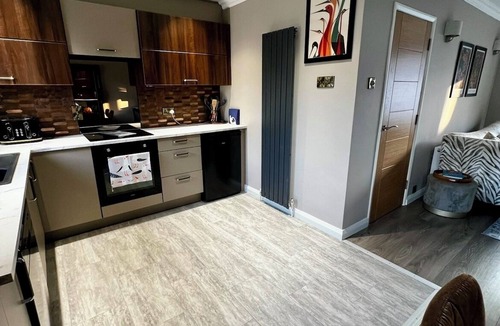 Portrush House | Caryis by the Sea Modern newly renovated central location home 150m from beach.