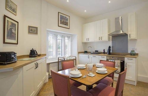 Winchcombe Cottage | Castle Gatehouse - a sudeley castle cottage that sleeps 4 guests in 2 bedrooms