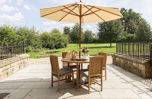 Winchcombe Cottage | Castle Gatehouse - a sudeley castle cottage that sleeps 4 guests in 2 bedrooms