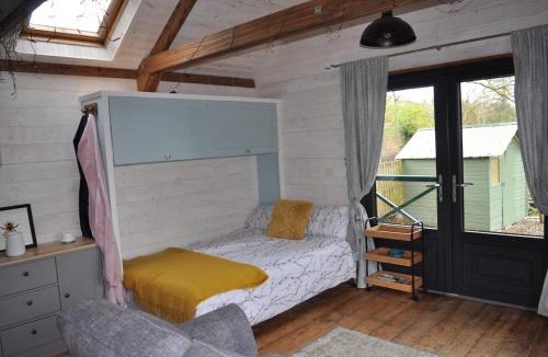 Omagh House | Cedar Lodge-Cabin in the Glen
