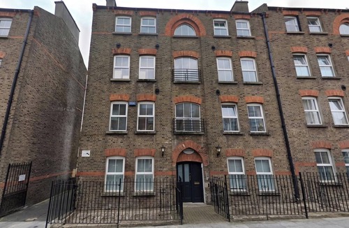 Broadstone Apartment | Central 1BDR City Pad Shop and Stroll
