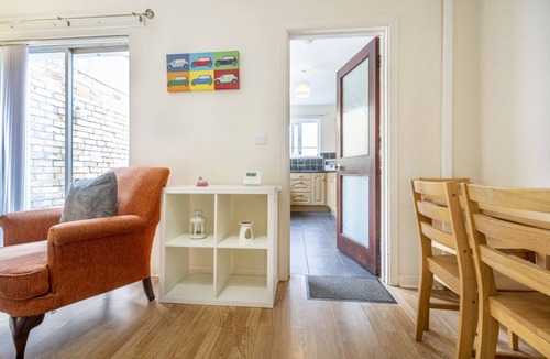 Ormeau House | Central Belfast Home in Bustling Neighbourhood