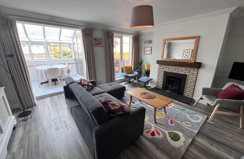 Broadstone Apartment | Central, comfortable and spacious 4 bed duplex