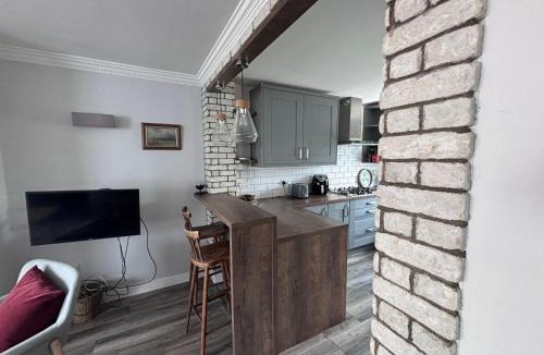Broadstone Apartment | Central, comfortable and spacious 4 bed duplex