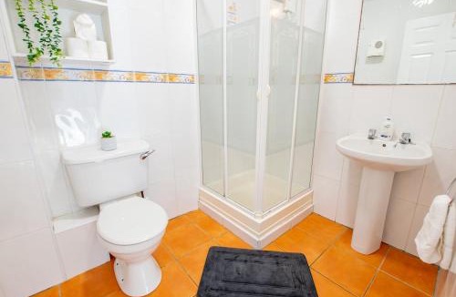 Limerick Apartment | Central Limerick 4-Bedroom Apartment for 6 Guests
