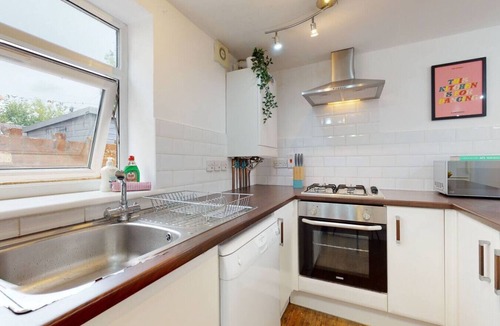 Cathays Apartment | Central & Modern | Fast WIFI | 5 Min to Centre