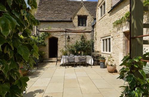 Castle Combe House | Chandlers, fabulous great hall in the heart of Castle combe