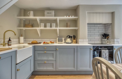 Nether Westcote Cottage | Characterful and stylish dog friendly holiday cottage - Old Post Office Cottage