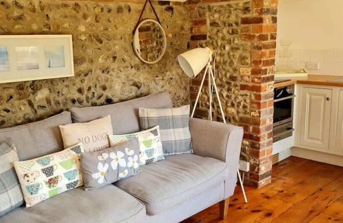 Holt House | Characterful Cottage - Daisy Lodge