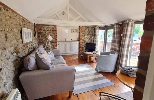 Holt House | Characterful Cottage - Daisy Lodge