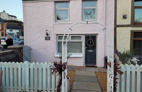 Brynmenyn Cottage | Charming 1-Bed Cottage in Brynmenyn