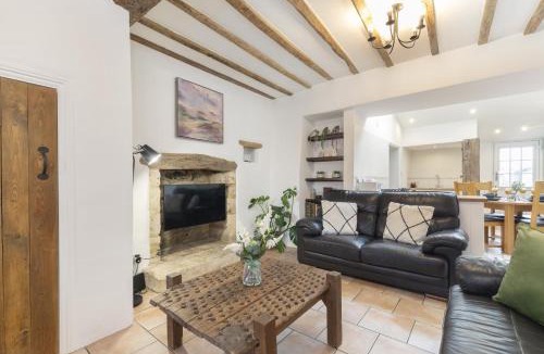 Stroud House | Charming 3-Bed Cottage in Central Stroud