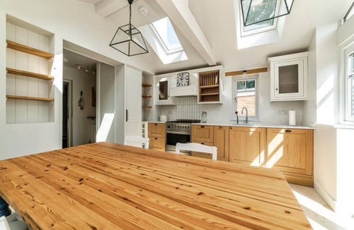 Oxford Cottage | Charming 3-Bedroom-3 Bathroom House near Oxford City Centre with Private Parking