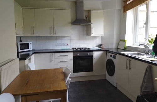 South Camberwell Apartment | Charming 4-Bedroom Apartment in the Heart of London