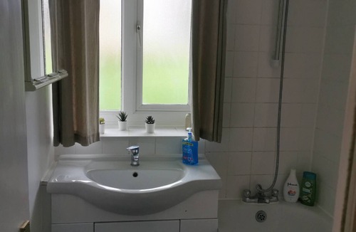 South Camberwell Apartment | Charming 4-Bedroom Apartment in the Heart of London