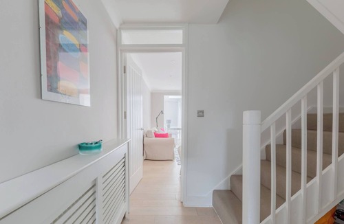 Vauxhall House | Charming 4BD Home, 6 mins from Nine Elms Station