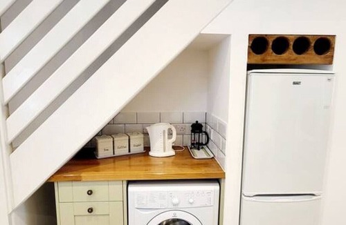 Launceston Cottage | Charming cottage with character features