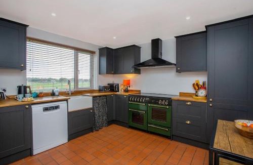 Bath House | Charming Family Cottage in Bath w/Parking