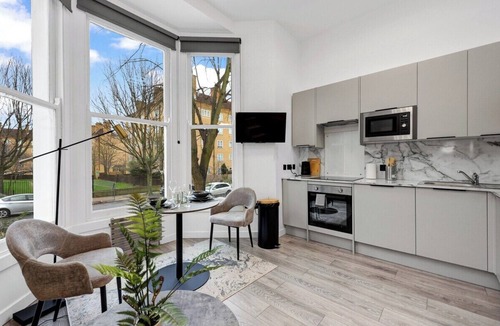 St. George's Apartment | Charming Mezzanine Studio in London