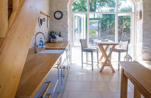 Haverfordwest Cottage | Chic Clock Tower with Gardens Close to Beaches